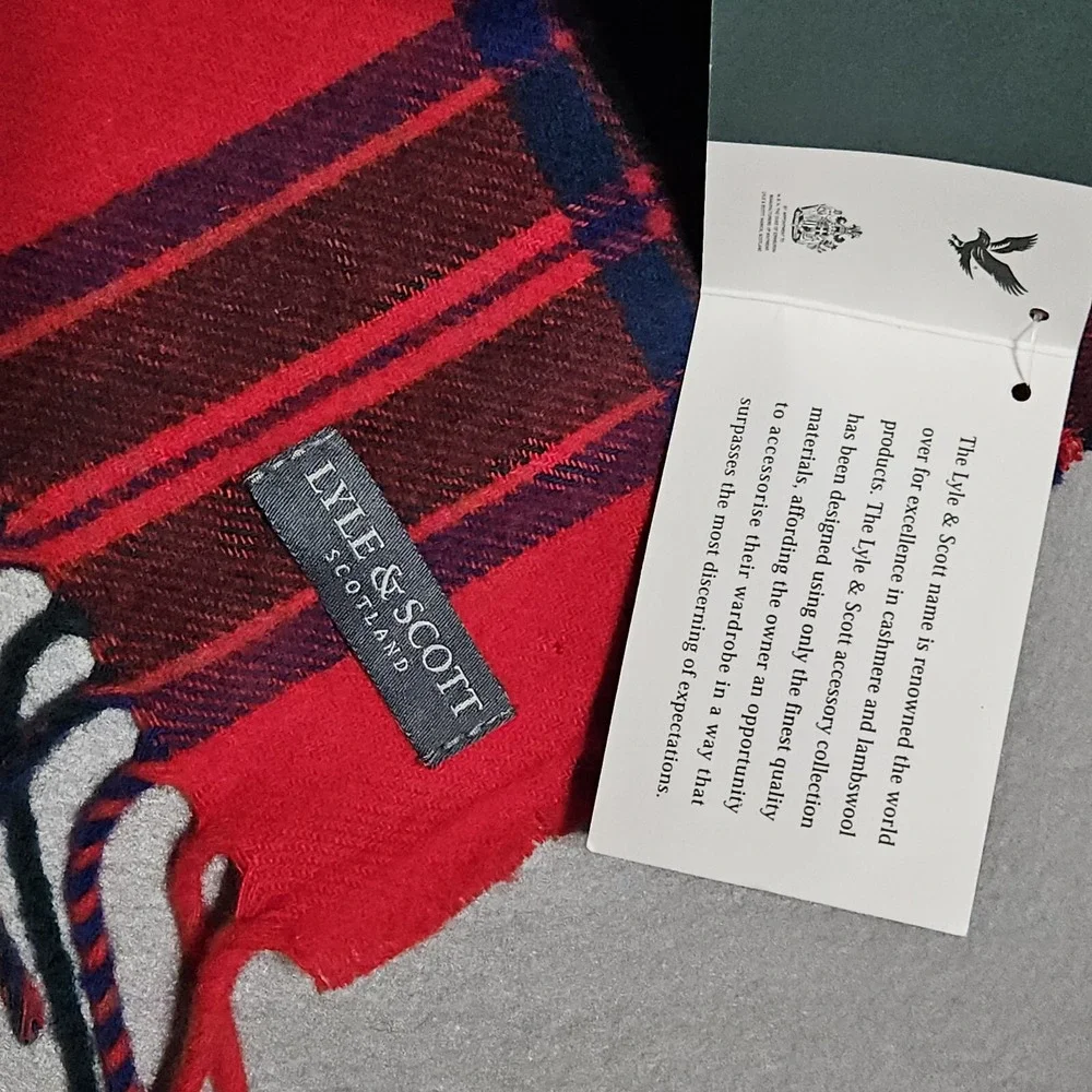 Lyle & Scott Scotland 100% Lambswool Scarf Accessory Red Plaid Fringe‎ Flaw